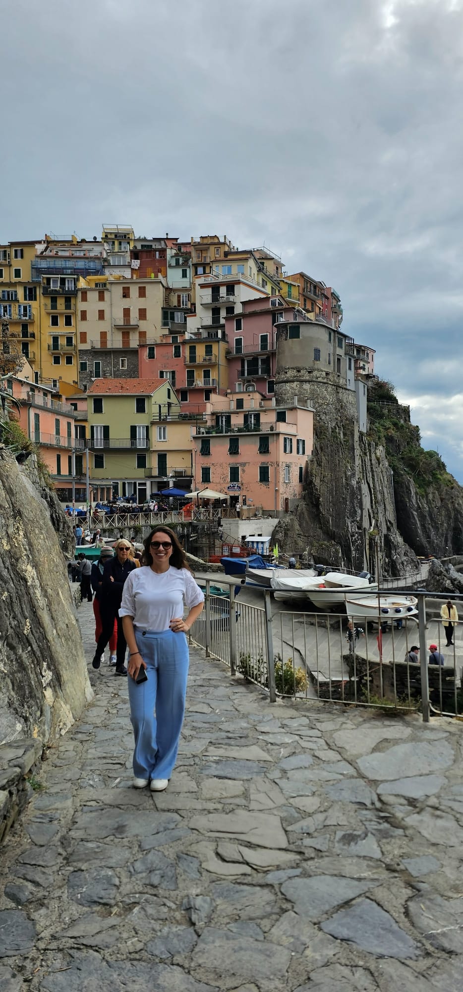 Julia em Manarola, uma das cinco vilas da Cinque Terre