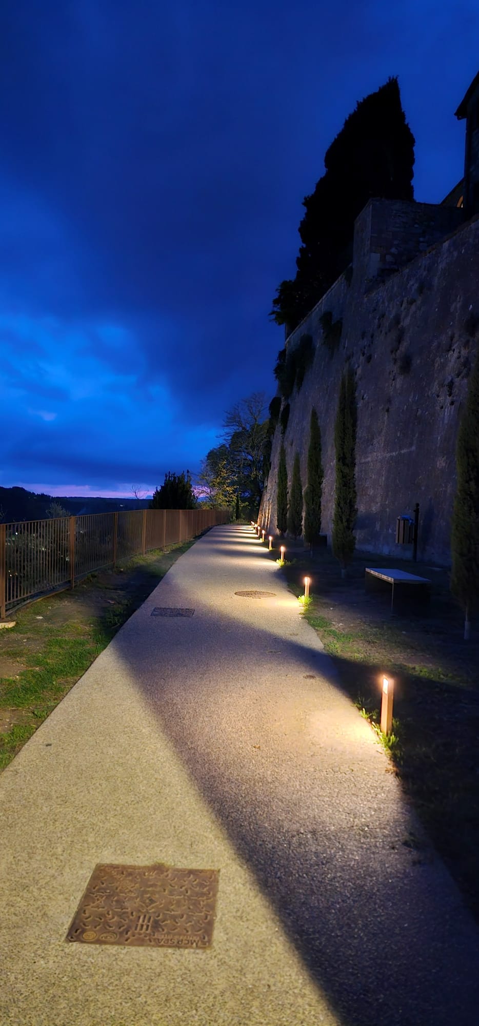 Entardecer nas muralhas de Montepulciano
